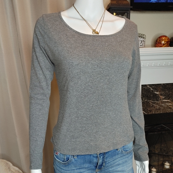 FOREVER 21 Fitted Top With back Cut-Out, Gray M - Picture 3 of 10